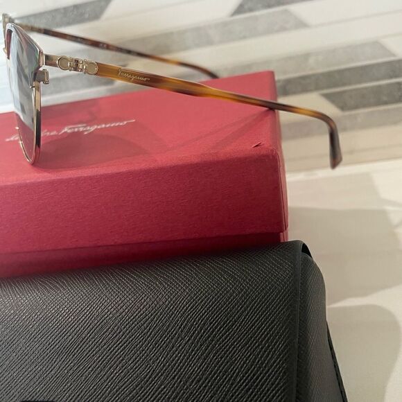 NIB SALVATORE FERRAGAMO SF2201S-723-53 Ladies Sunglasses main image 8
